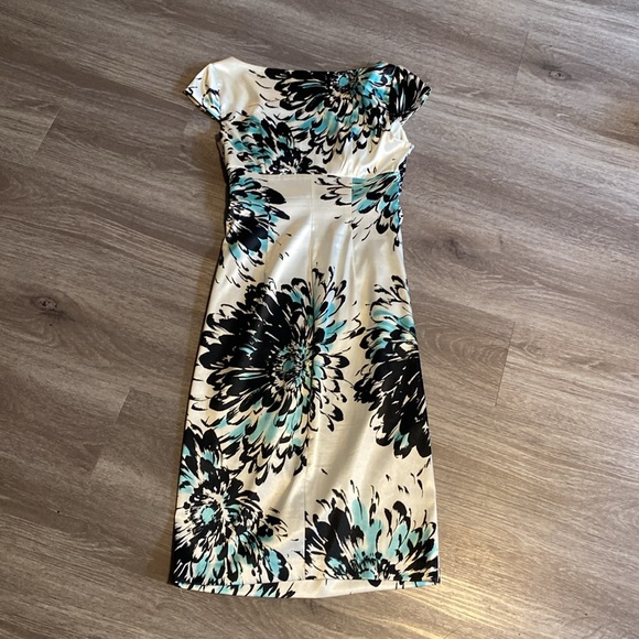 London Style Dress 👗 - Picture 4 of 6